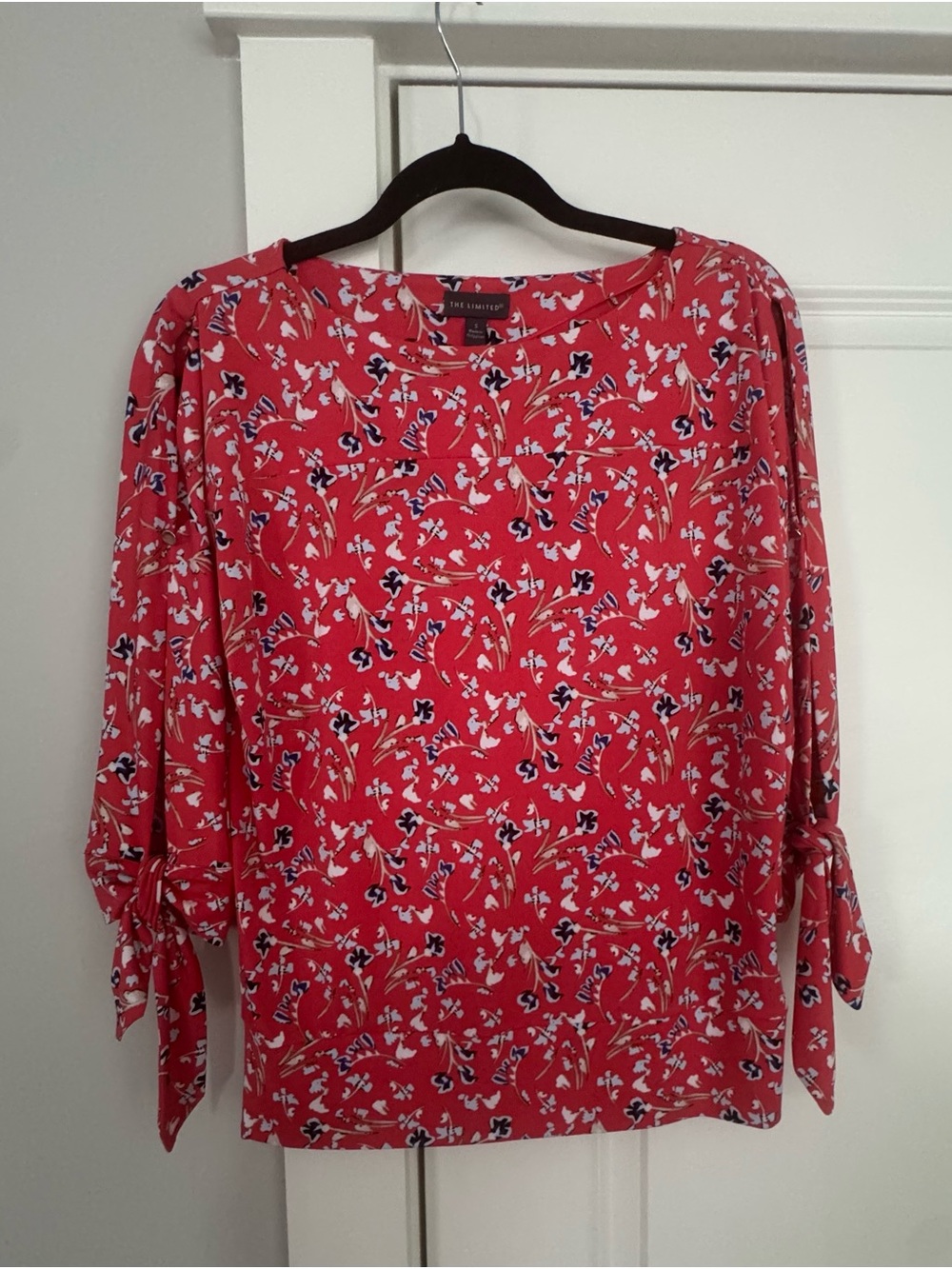 The Limited NWT Cold Shoulder Coral Floral Blouse Small